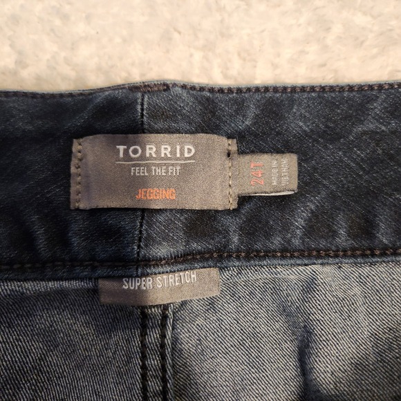 Torrid Super Stretch Jegging Dark Wash High Rise Triple Button Jeans 24T Tall - Picture 2 of 8